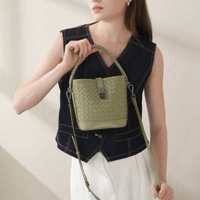 Women’s Genuine Sheepskin Woven Bucket Bag – Elegant Commuter Style